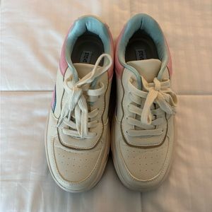 Steve Madden multicolor trainer. Size: 7. Color: pastel pink, blue, tan.